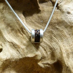 Zilveren matte bedel met paardenhaar